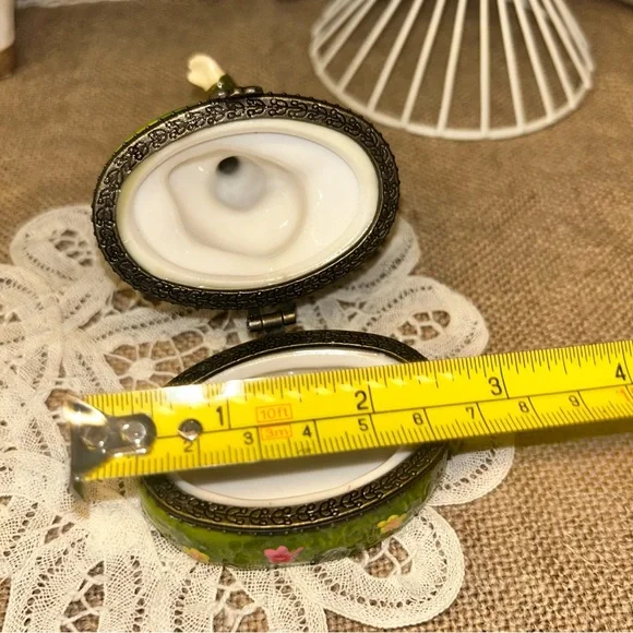 Vintage ArtGifts Porcelain Hinged Trinket Box - Gnome Riding Ladybug with minis - Picture 9 of 12